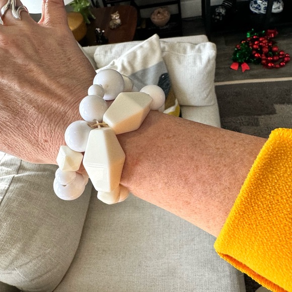 Subversive Large Lucite Beaded Stretch Bracelet - Picture 2 of 14